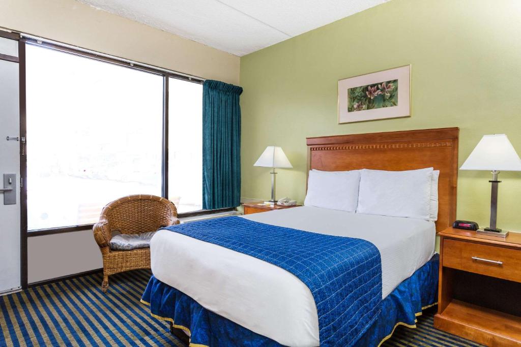Room image 3